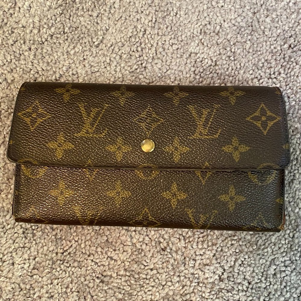 Authentic Louis Vuitton Tri-Fold Long Wallet.